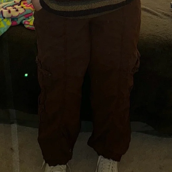 BDG low wasted Wide-Leg Brown Cargo Pants - Picture 3 of 3